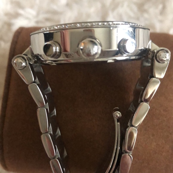 Michael Kors MK 5353 Watch. In great condition but needs new battery.